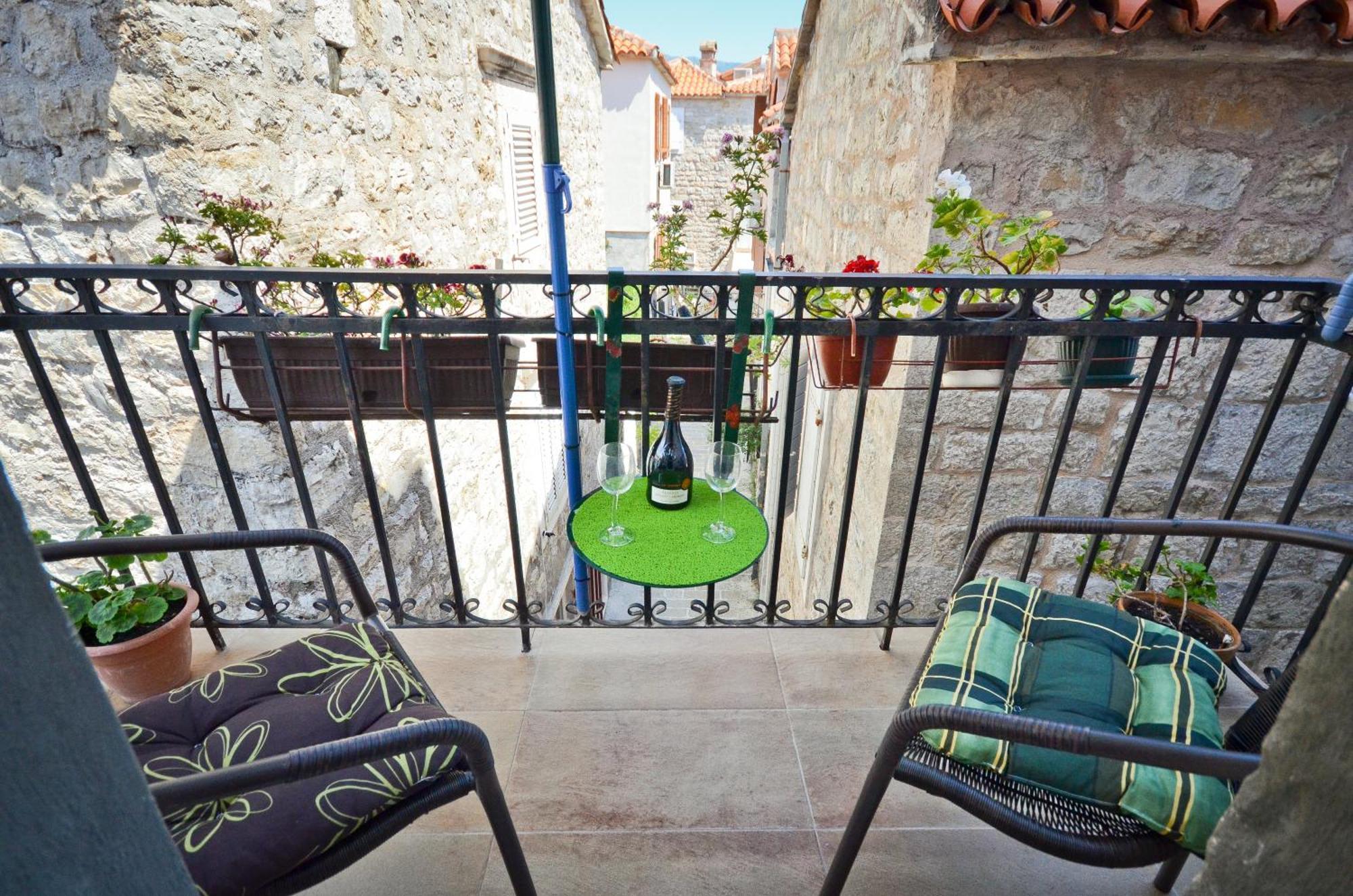 Bell Tower Apartment Budva Luaran gambar