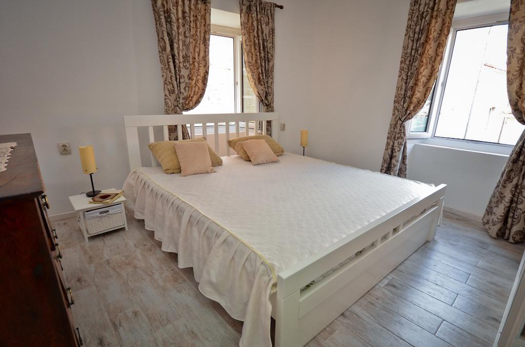 Bell Tower Apartment Budva Bilik gambar