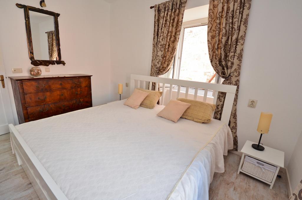 Bell Tower Apartment Budva Bilik gambar